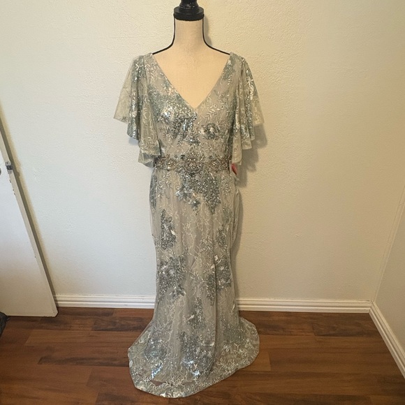 Mac Duggal Bell Sleeve Floral Embellished Gown – Seafoam – Size 12 – NWT - Picture 2 of 16